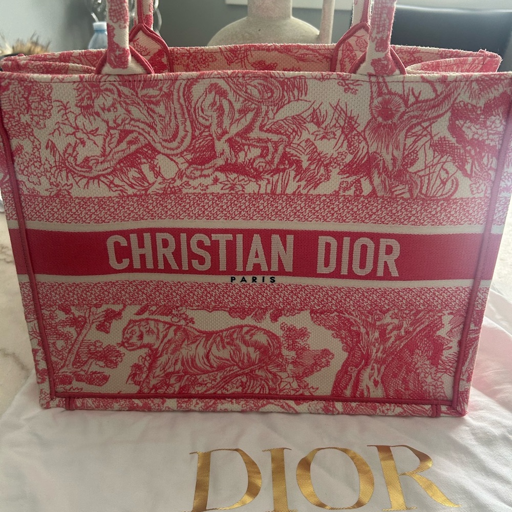 🌸Christian Dior peony pink Medium tote🌸